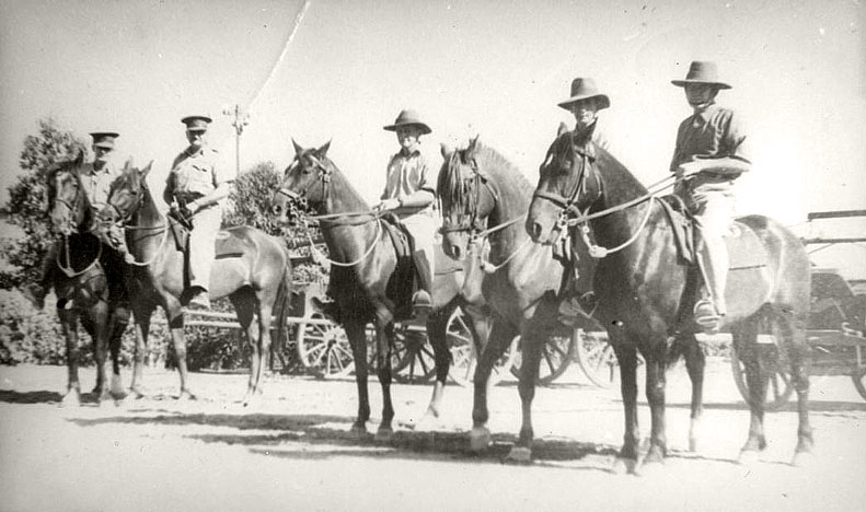 Mounted group, Hay